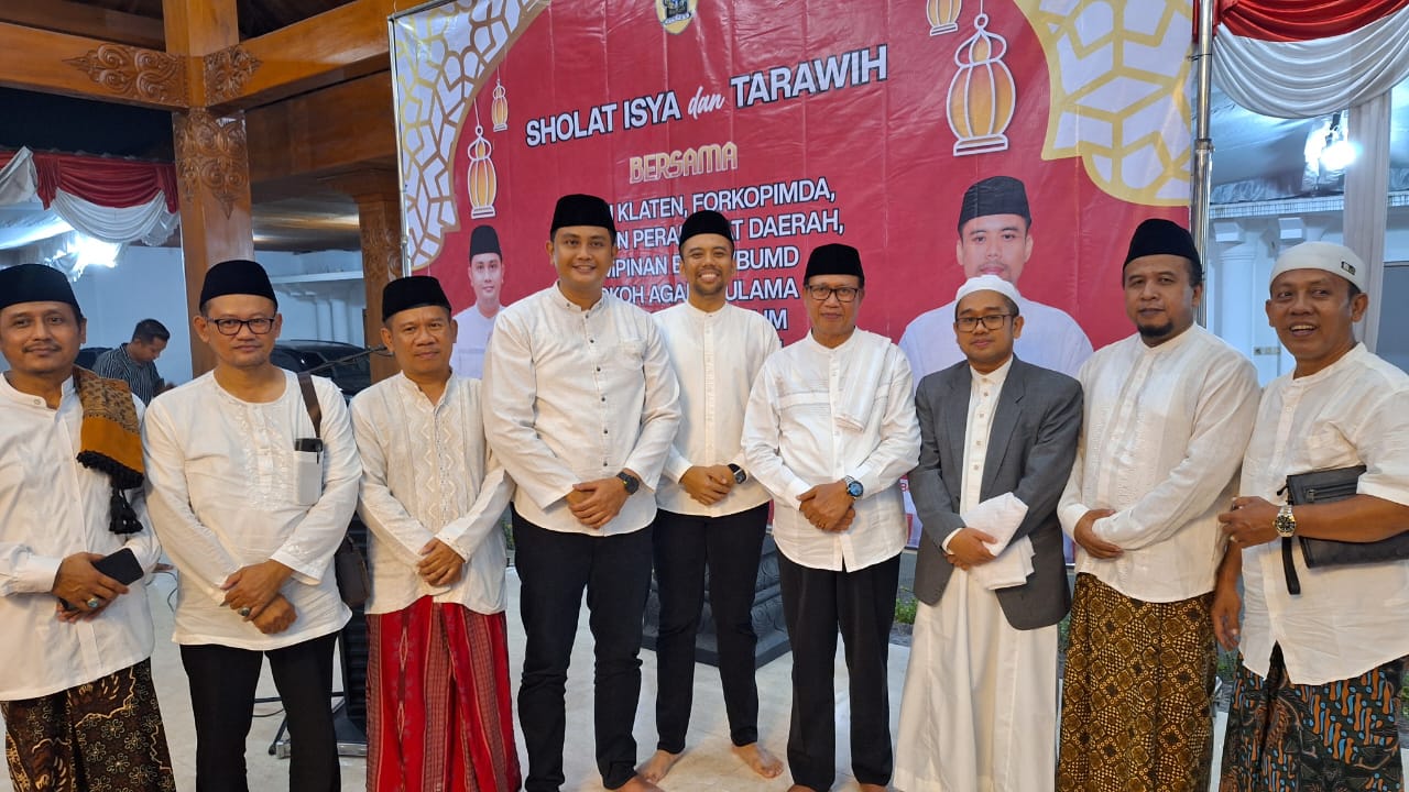 KH. Syamsuddin Asyrofi :Taraweh Bersama Untuk Perkuat Ukhuwah Islamiyah dan Kerukunan di Bulan Ramadhan