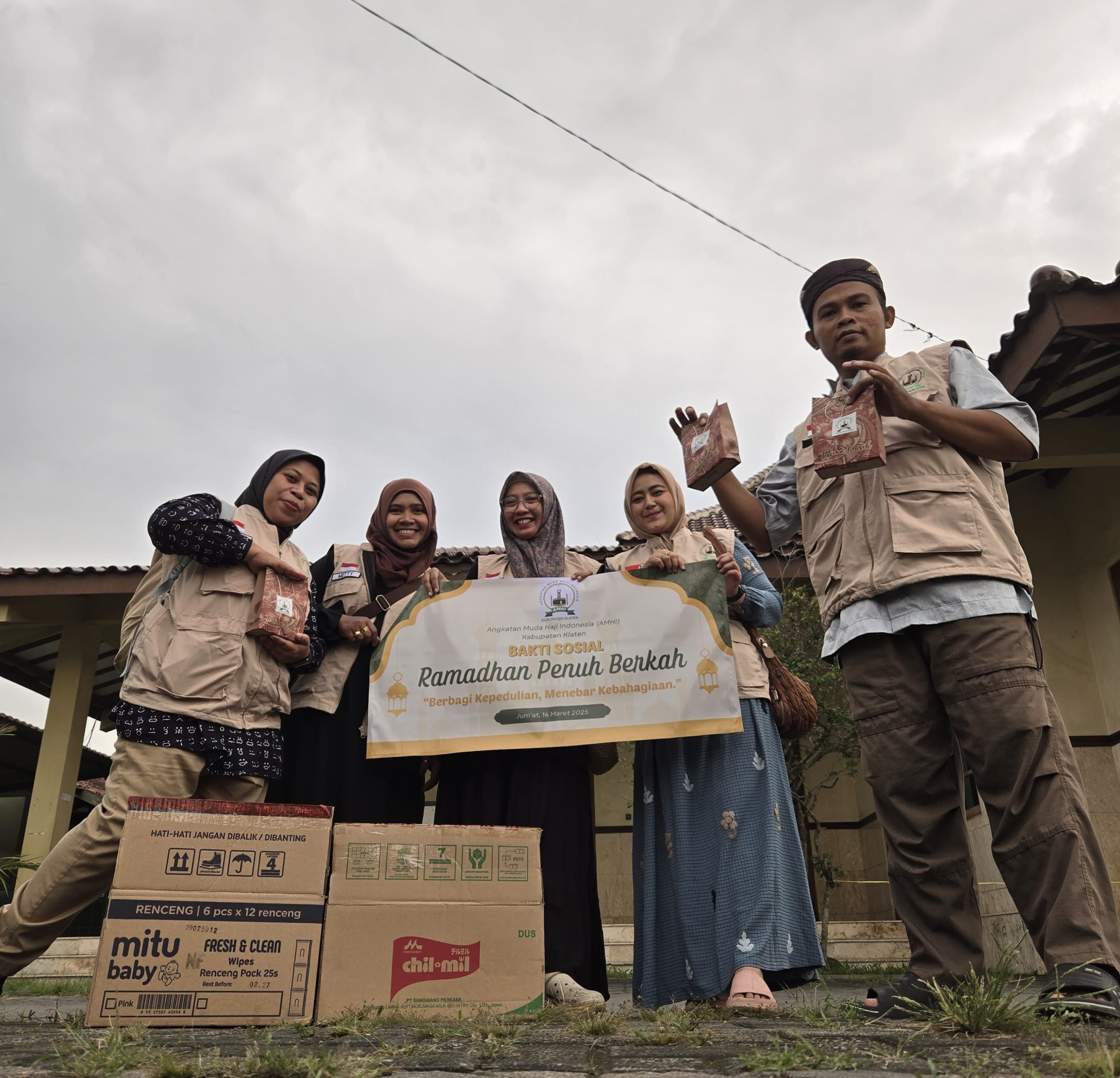 Angkatan Muda Haji (AMHI) Klaten Baksos bagikan Takjil Gratis