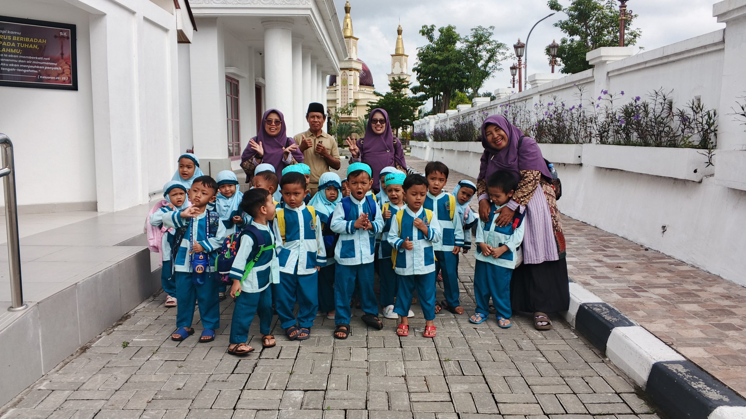 KB Aisyiyah Gunungan Belajar Kerukunan Dengan Adakan Outing Class Di 6 Rumah Ibadah