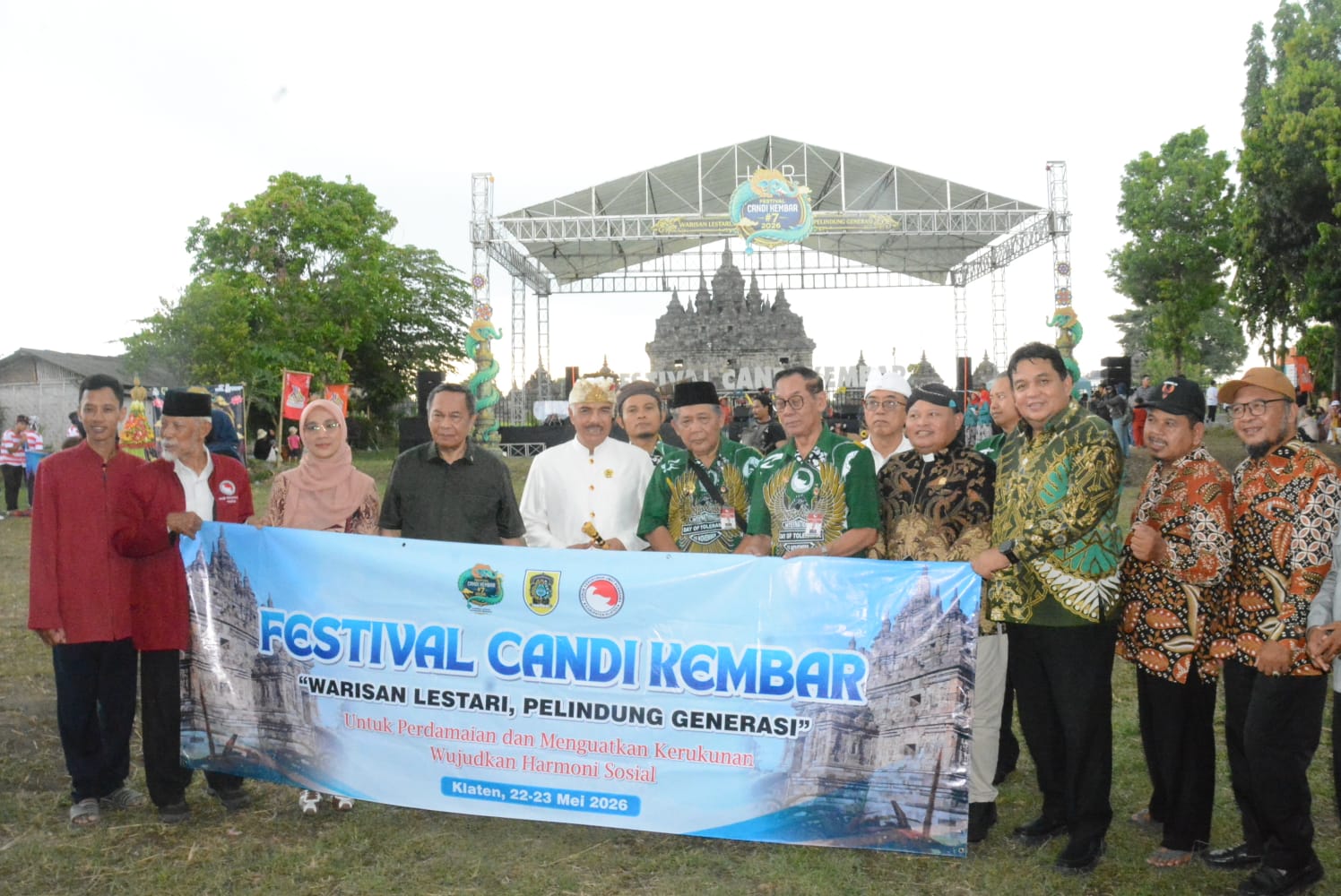 Ketua Tim Kerja KUB Kanwil Kemenag Jateng Zaimatul Chasanah Apresiasi Festival Candi Kembar di Klaten