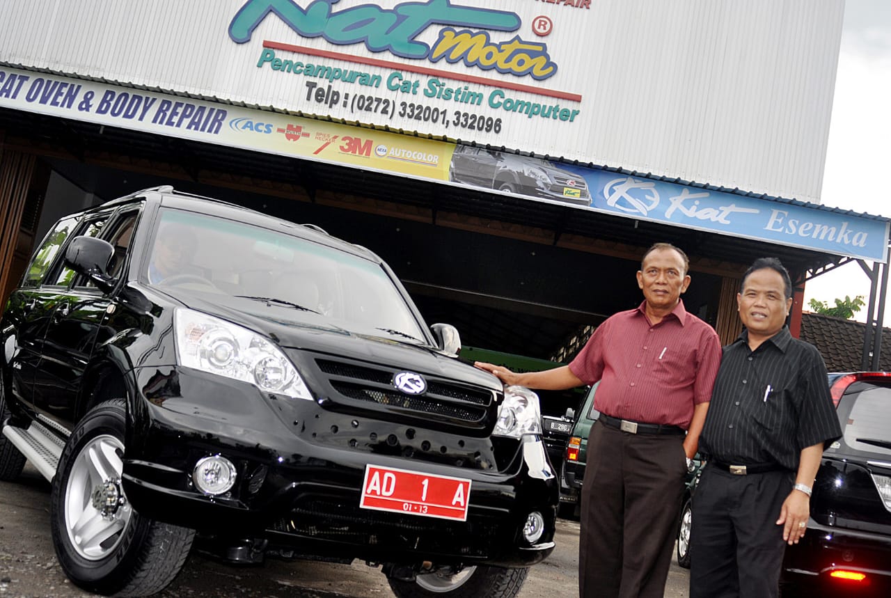 H.SUKIYAT, PEMILIK KIAT MOTOR KLATEN AKAN COPOT SEMUA FOTO JOKOWI